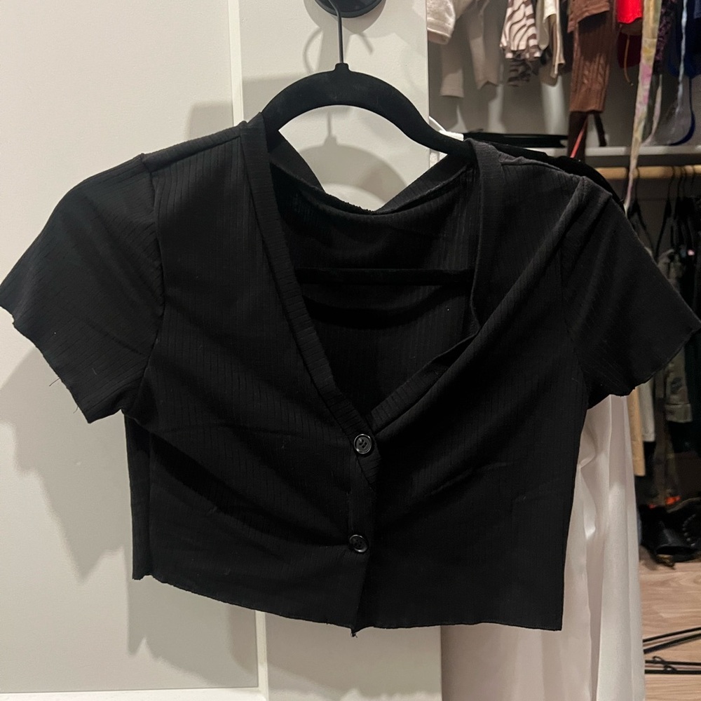 black button crop top